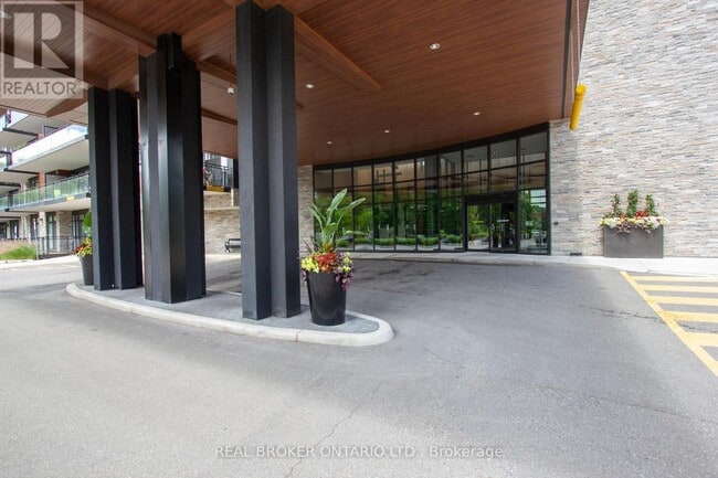 Photo - 1575 Lakeshore Rd W Unit 161