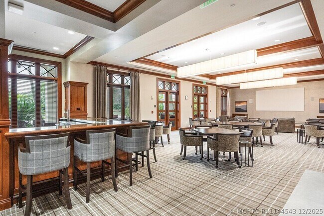 3506 NW Clubside Cir