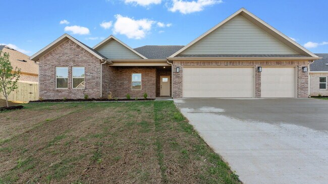 Modern 3BR Near Creekside Park
