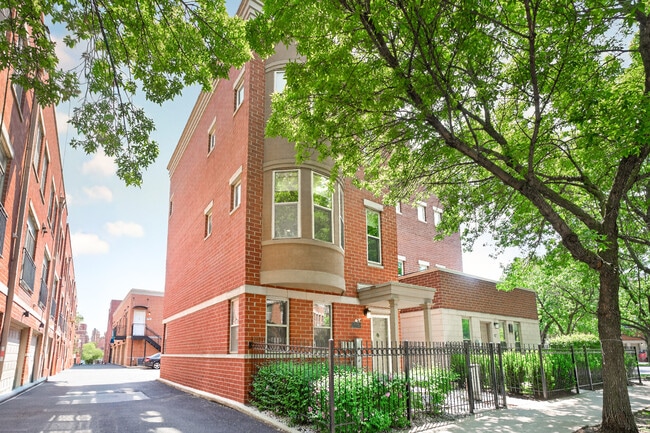 Photo - 1409 N Burling St