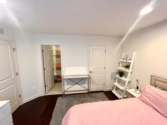 Photo - 9910 Wood Edge Wy