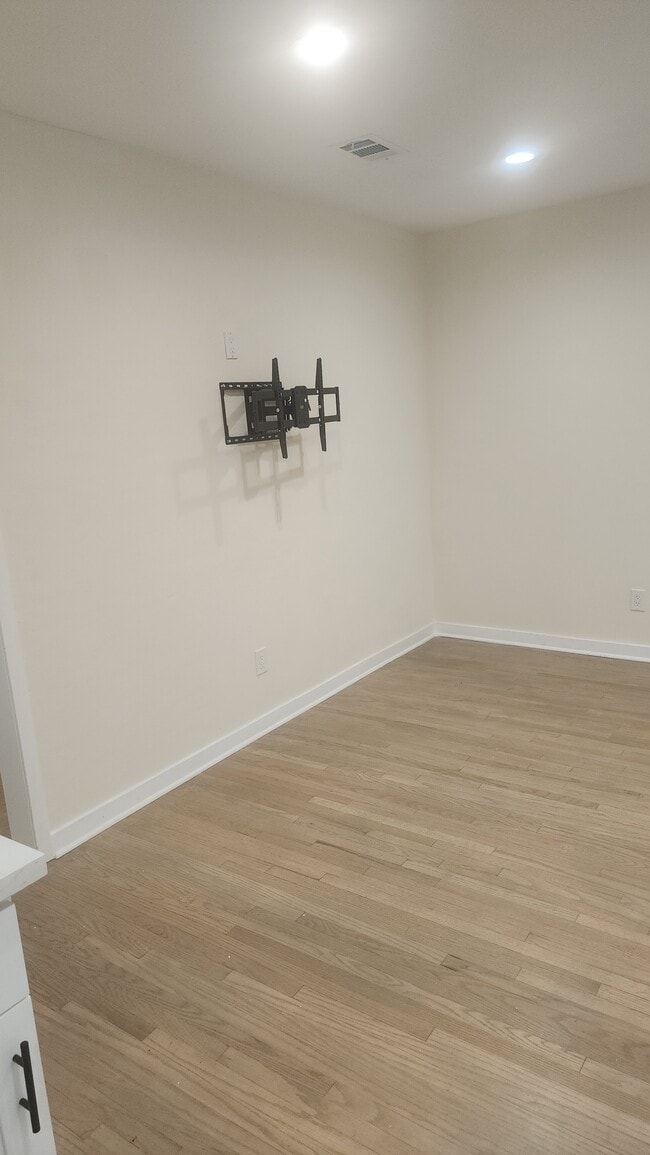 Building Photo - 6069 Comey Ave Unit 6069