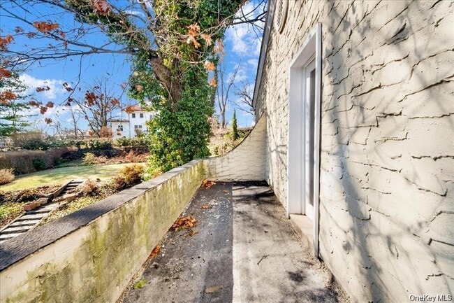 Photo - 20 Mersereau Ave