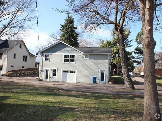 Building Photo - 4915 Edgewater Dr Rental