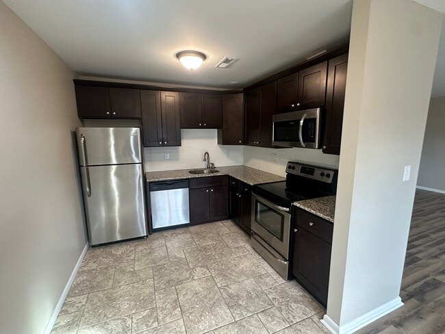 Building Photo - 42 Maple St Unit 5B