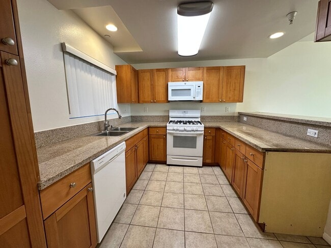 Photo - Immediate Move In: Spacious 3bed2bath condo Adjacent to Warner Center/Woodland Hills! Minutes to ...