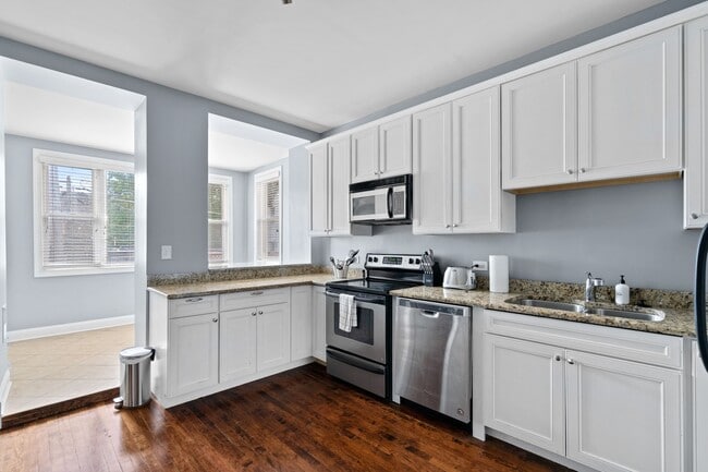 Photo - 913 W Belden Ave