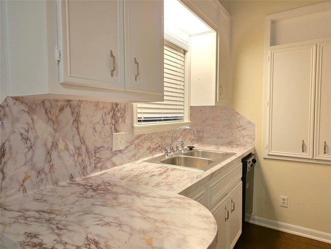 Photo - 505 W 18th St Unit I