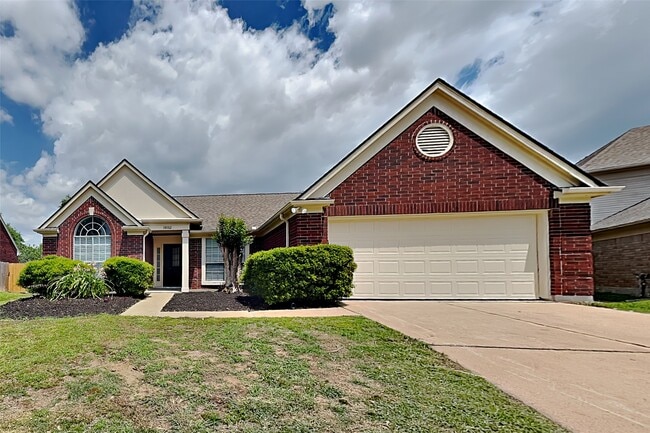 Building Photo - 18002 Golden Ridge Dr