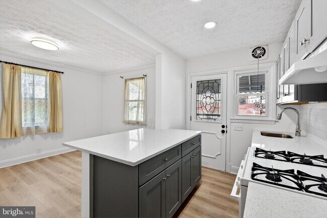 Photo - 1870 Yakona Rd