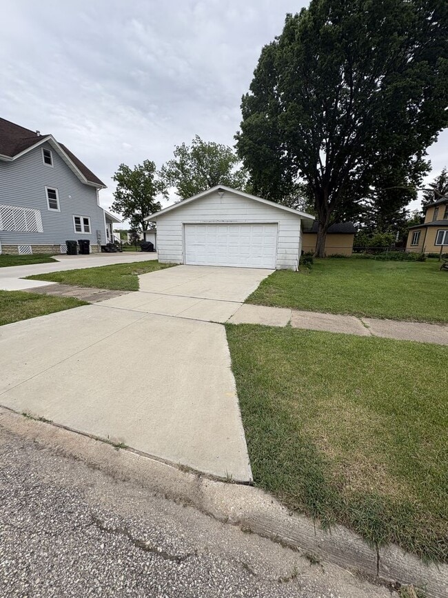 Photo - Updated 2 Bed, 2 Bath House for Rent with 2 Stall Garage!!!
