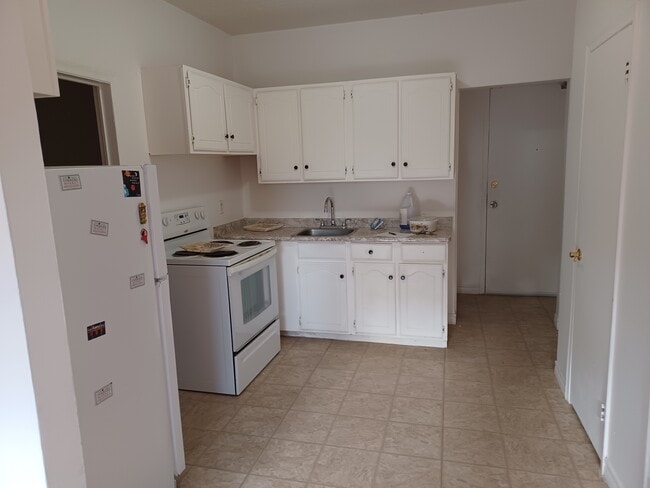 Photo - 191 Lakeshore Rd E Unit 10