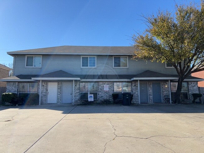 Building Photo - 4204 Gus Dr Unit 4204 Gus Dr. B