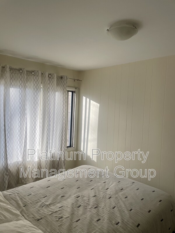 Photo - 1001-1002 2 Ave NW