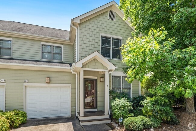 Building Photo - Prime location Chapel Hill - 3brd 3 bath e... Rental