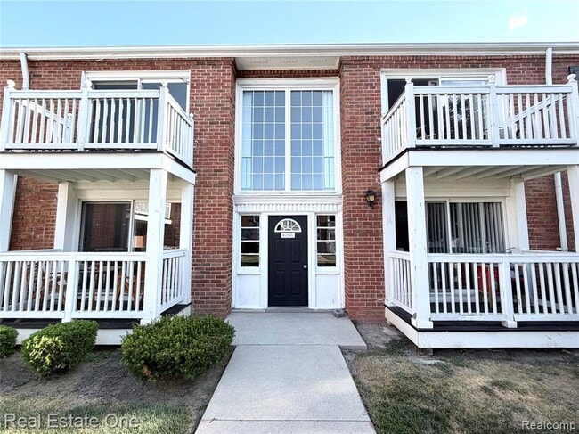 Building Photo - 2405 Torquay Ave Unit 207