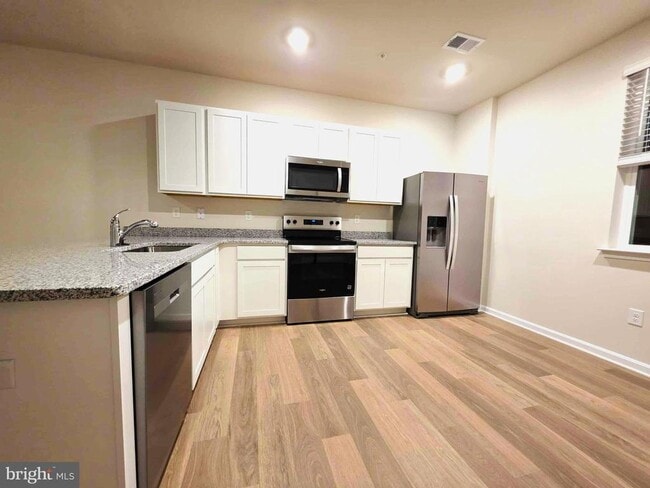 Photo - 822 Mersey Ln