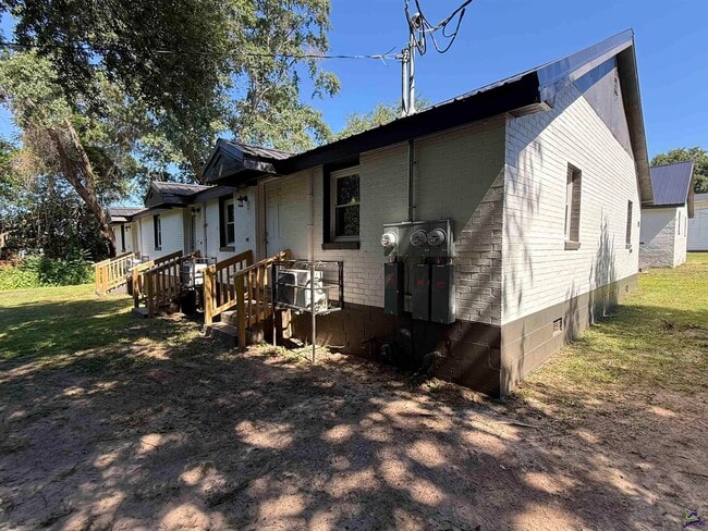Photo - 106 Molette St