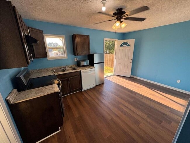 Photo - 870 Ashland Park Way SE