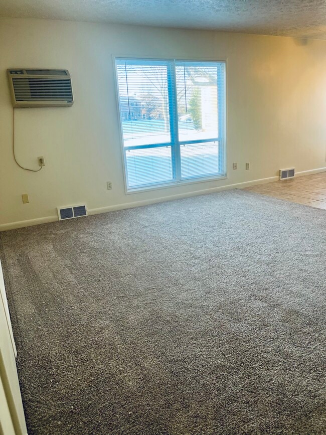 2633-8 Living Room