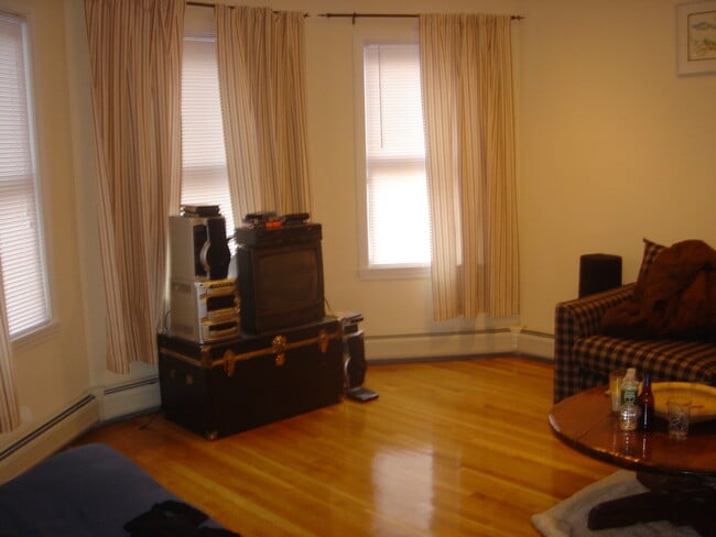 Photo - 145 Hillside St