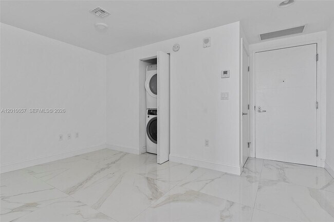 Photo - 16385 Biscayne Blvd Unidad 717
