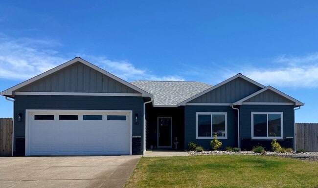 Building Photo - Beautiful 3 Bedroom House in Sutherlin!