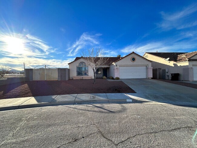 Welcome Home! Charming 3 Bedroom, 2 Bath, ... - Welcome Home! Charming 3 Bedroom, 2 Bath, ...