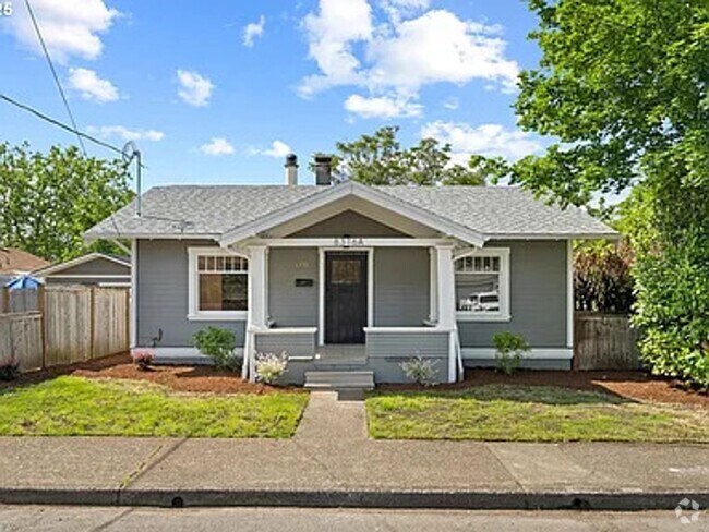 Building Photo - GPM657 - SE Raymond Ct. (T1) Unit A Rental
