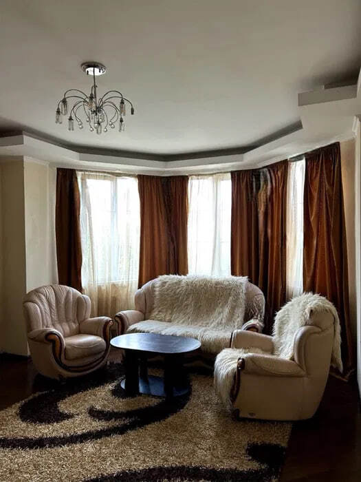 Photo - 4030 Triumph St