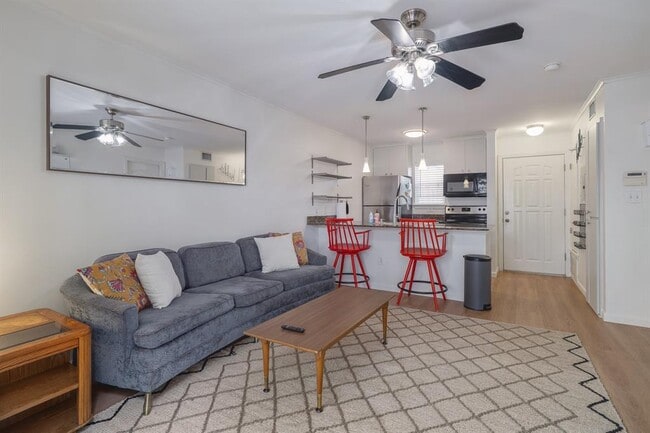 Photo - 1422 Collier St Unit 105