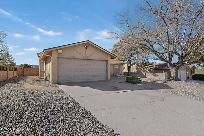 Building Photo - 8120 Ruidoso Rd NE