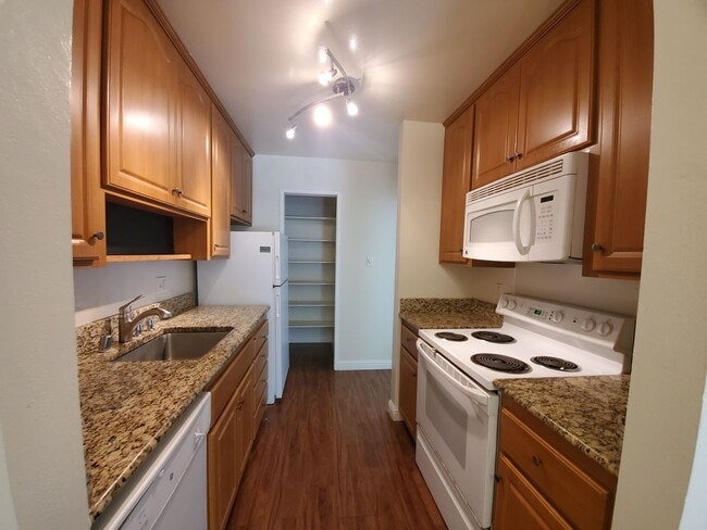 Pet friendly Woodlake townhouse - Pet friendly Woodlake townhouse