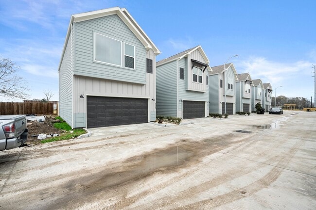 Photo - 8118 Esther Acres Ln