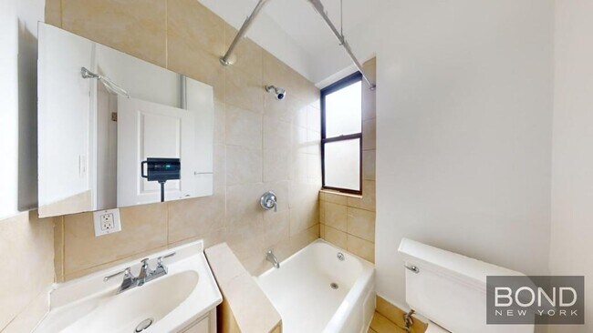 Photo - 229-231 East 12th Street Apartamento Unidad 74