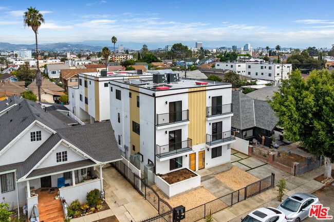 Building Photo - 3207 W 18th St Rental