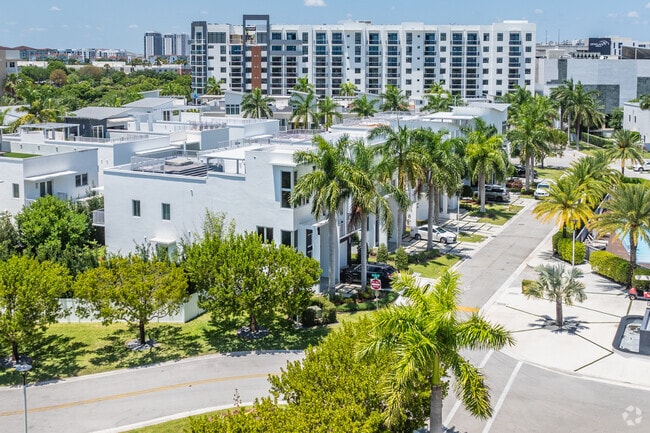 Photo - Oasis Park Square at Doral