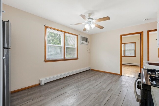 Photo - 39 W 51st St Unit 3