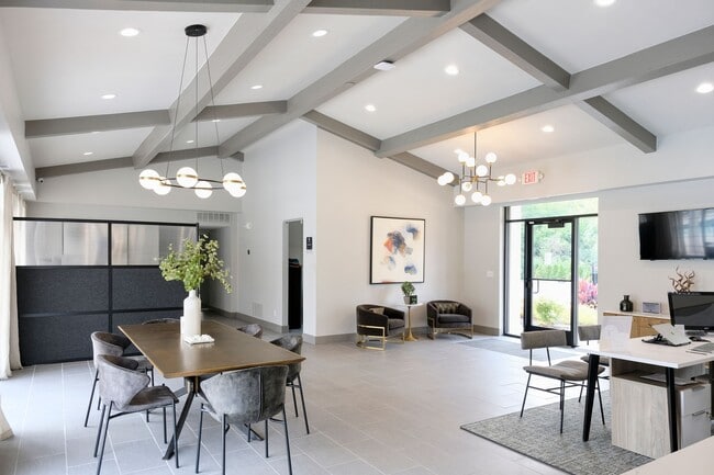 Photo - The Maxwell Apartments