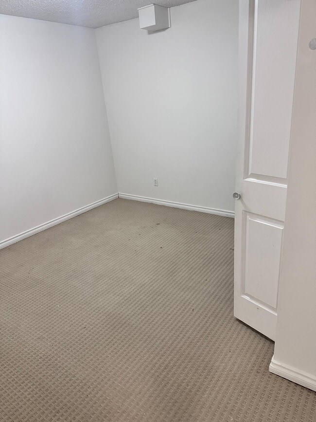 Photo - 3518-3578 78 St NW