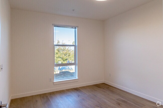 2BR, 1BA - 890SF