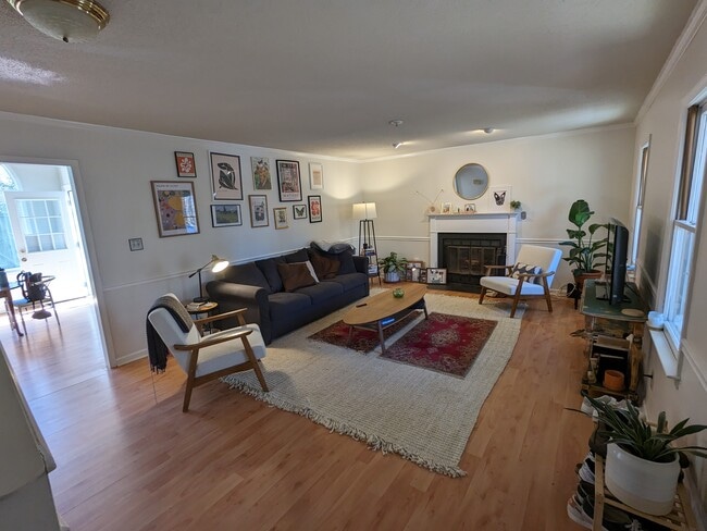 Photo - 2107 Stuart Dr