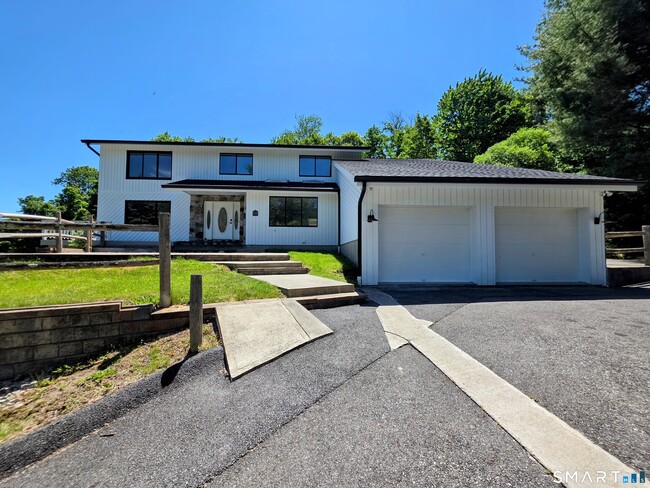 Building Photo - 7 Glenview Dr