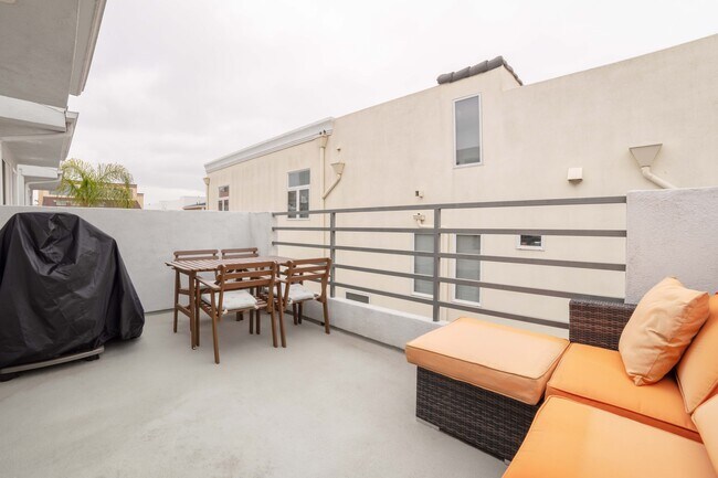 Photo - 1107 Loma Dr Unit C