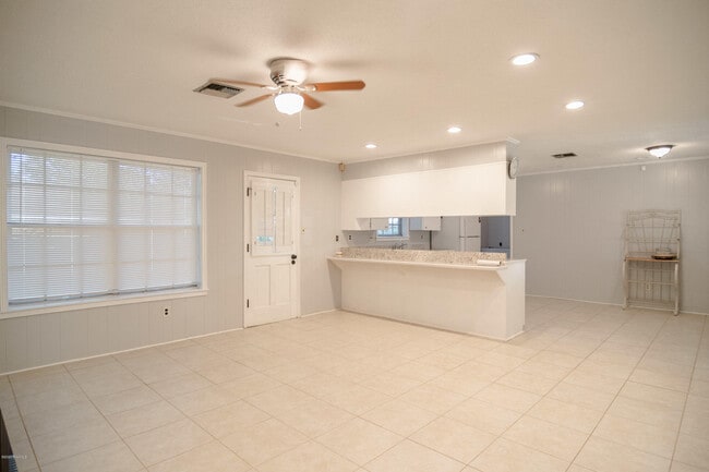 111 Valencia Dr