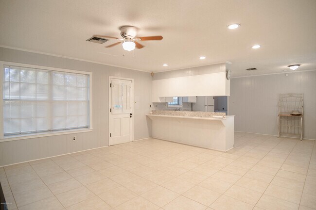 Photo - 111 Valencia Dr