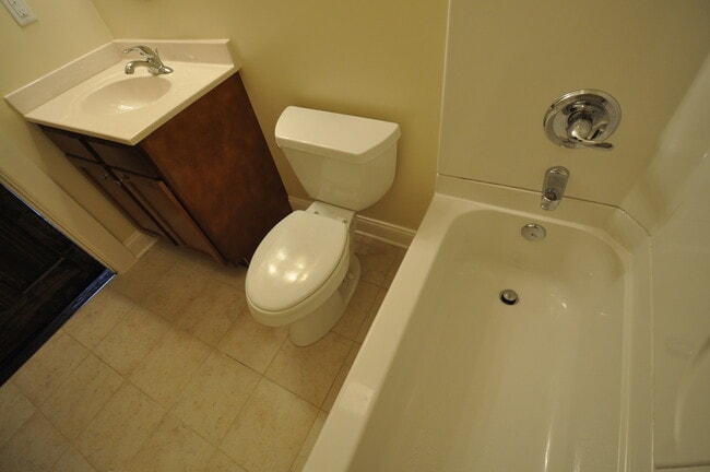 Photo - Walk to UK - Pre Leasing Now for the Fall ...