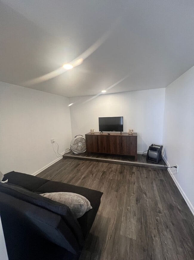 Photo - L2-124 Unidad Front Downstairs Studio