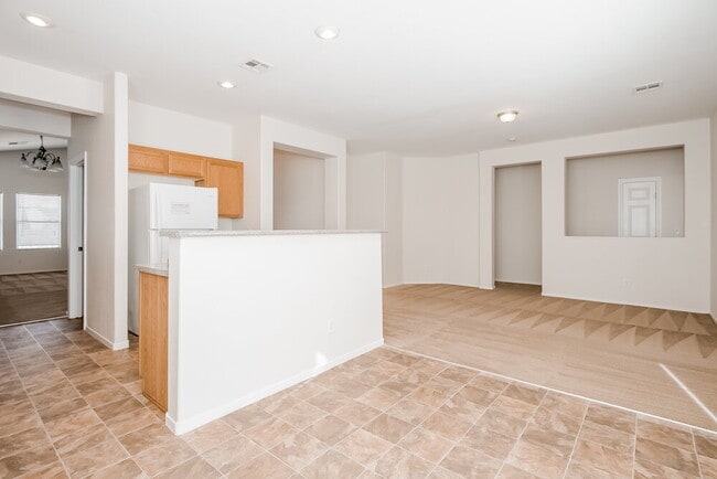 Photo - 4924 White Jade St