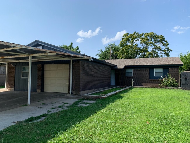 Building Photo - 1417 SW 77th Pl